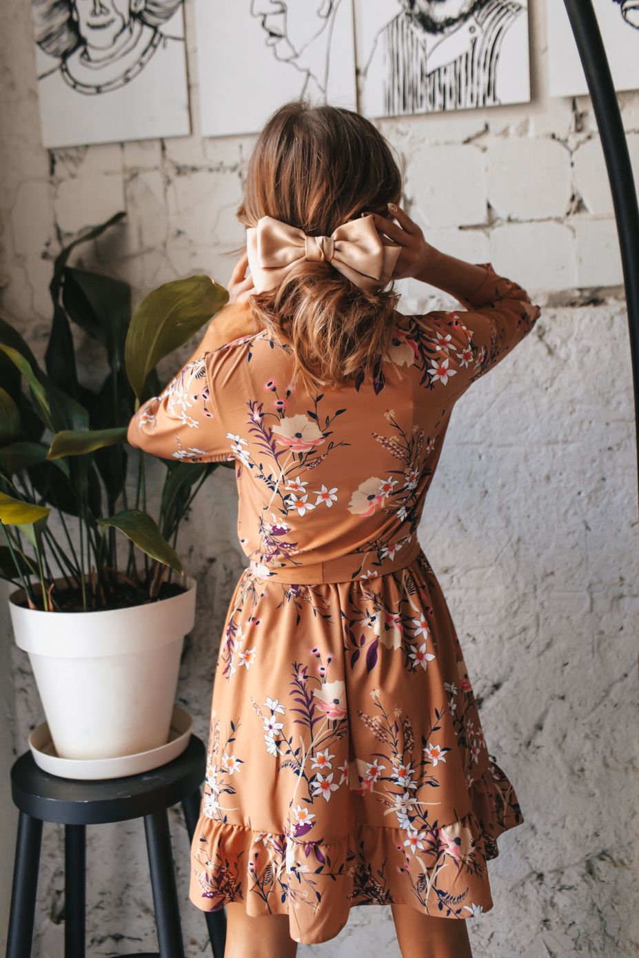 Сукня-сорочка з оборкою у квітковий принт, Мокко, XS-S