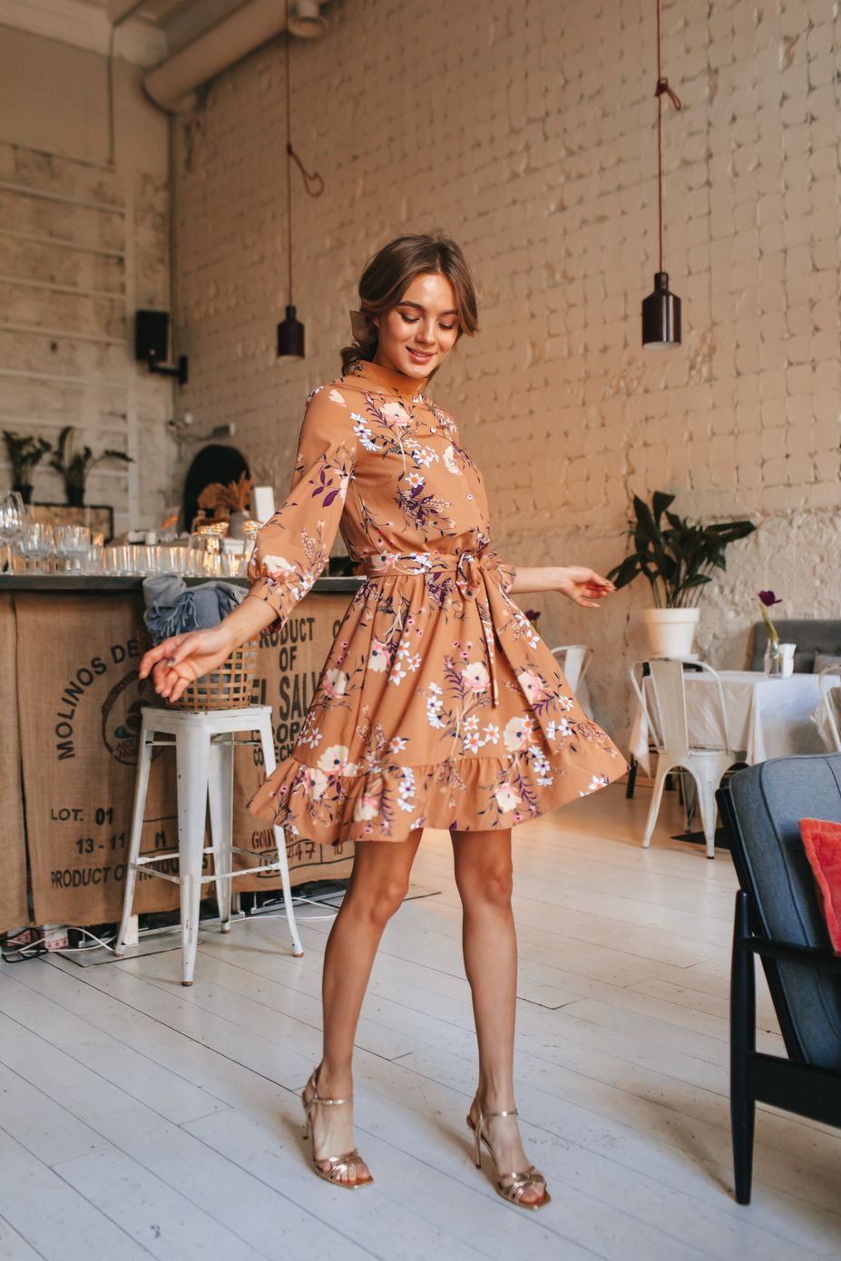Платье-рубашка с оборкой в цветочный принт, Мокко, XS-S