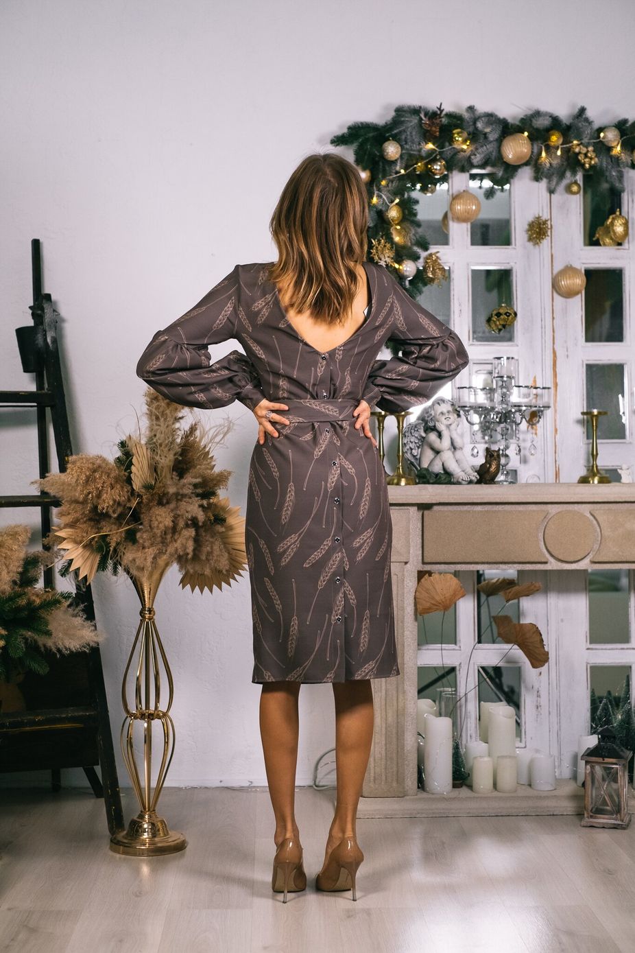 Платье с откытой спиной и объемными рукавами в принт колоски, Шоколадный, XS-S