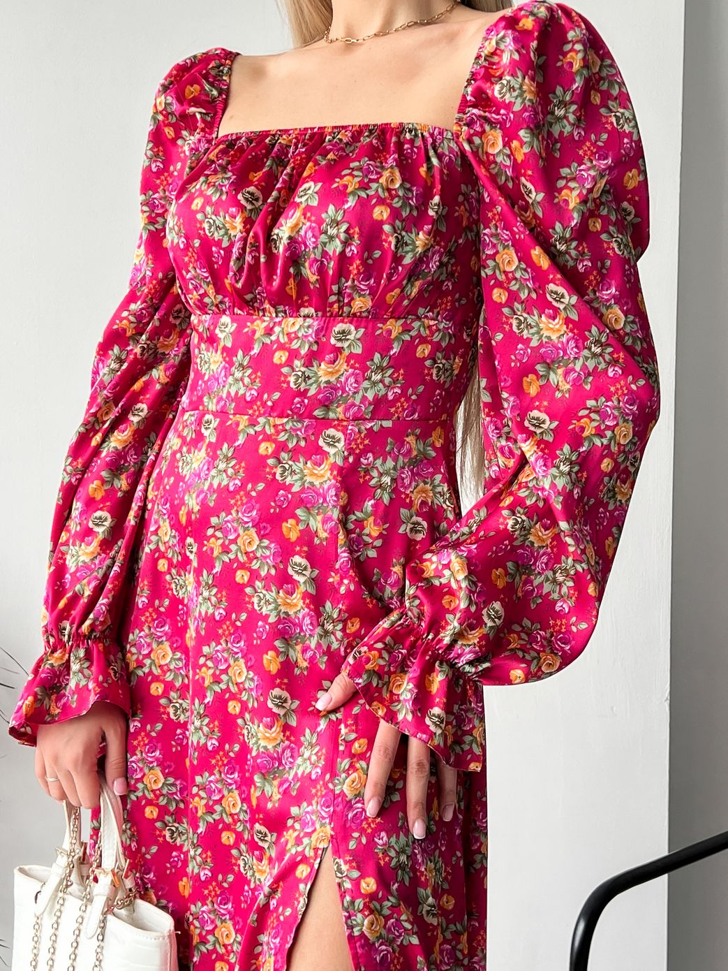 Платье шолковое каре миди в цветы с разрезом малина, Малиновый, S