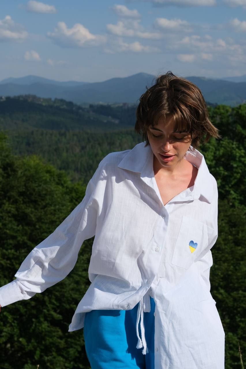 Льняная рубашка белая с вышивкой сине-желтое сердце, Белый, универсальный (S-L)