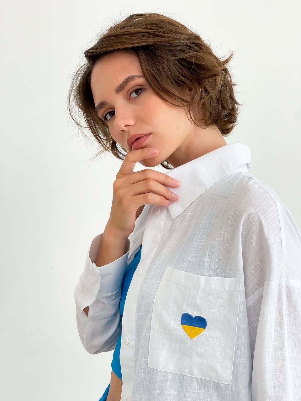 Льняная рубашка белая с вышивкой сине-желтое сердце, Белый, универсальный (S-L)